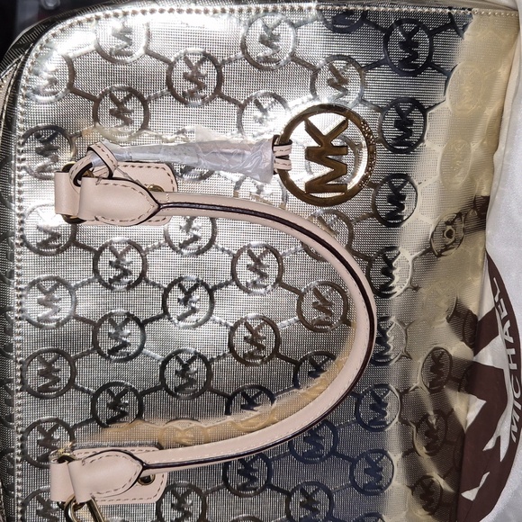 💛Brand New Gold Patent Large Michael Kors Signature Satchel - Picture 4 of 9